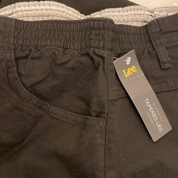 Lee Women's Plus Size Relaxed Fit Side Elastic Tapered Leg Jean black 20W long - Picture 9 of 10